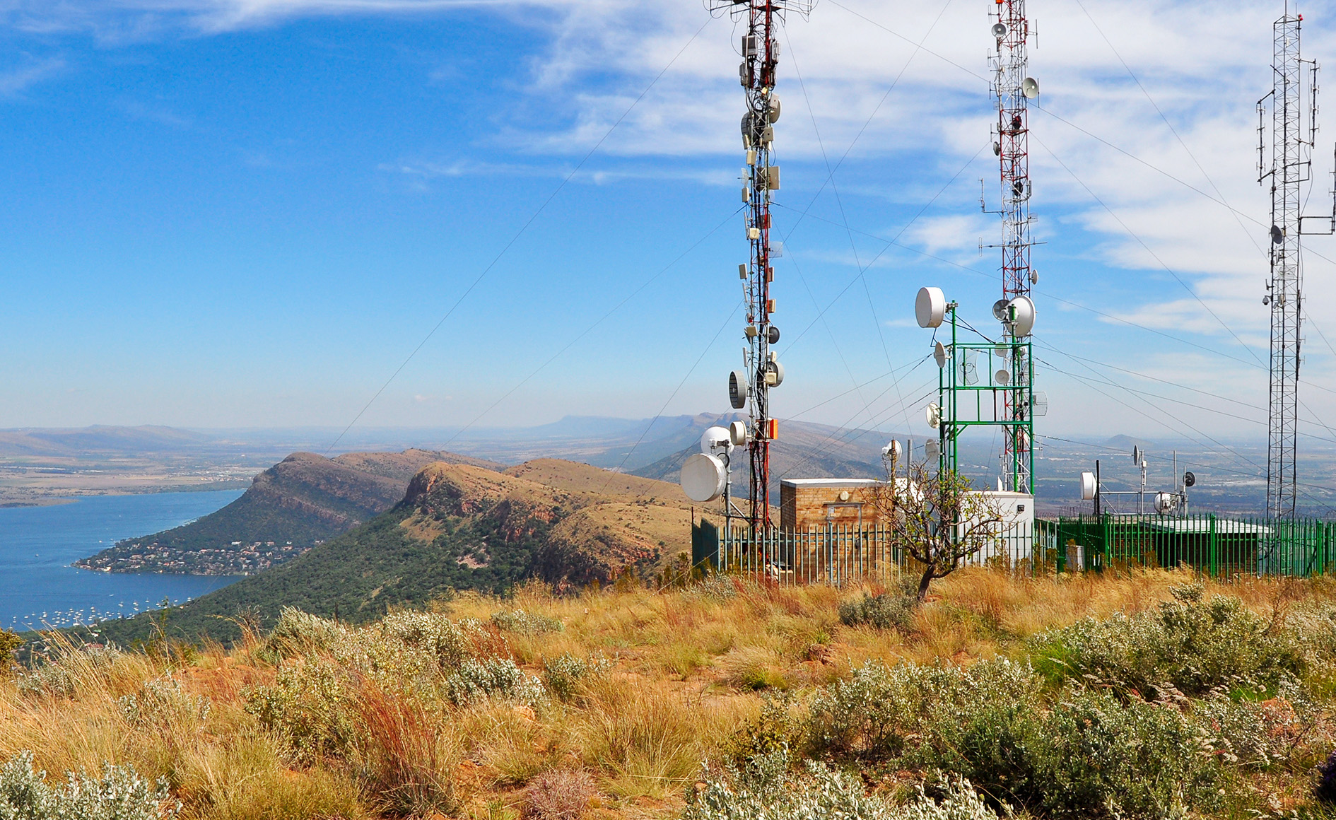 Torres de Telecomunicação com Antenas